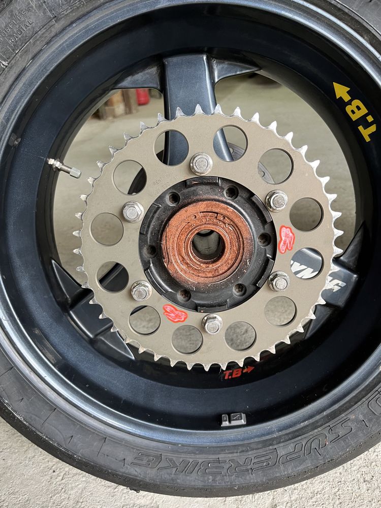 DYMAG 16,5"  magnesium wheels