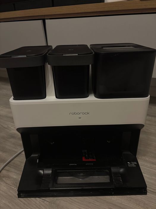 Statie de curatenie Roborock