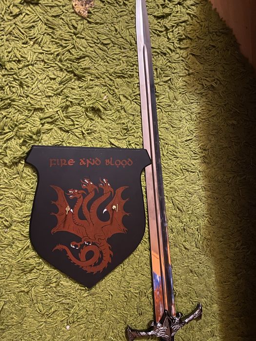 Sabie House of Targaryen si panoplie