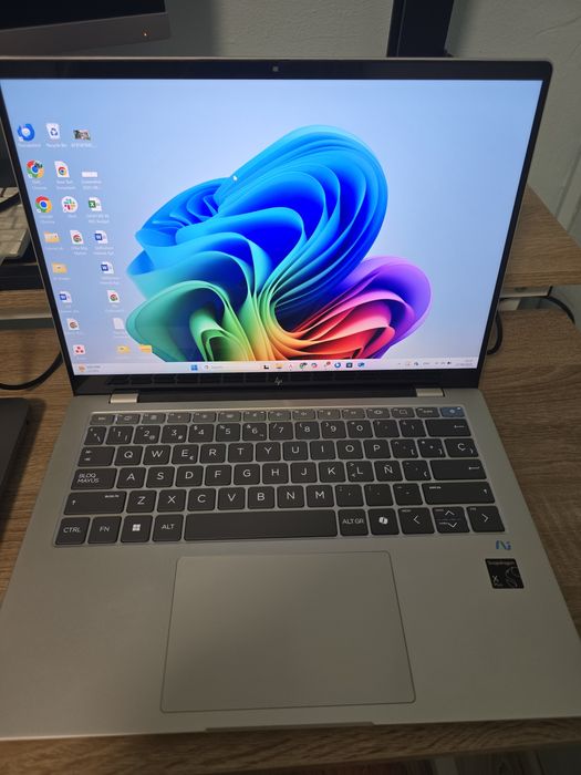 HP Omnibook Snapdragon X, AI, 16 GB RAM,26 часа батерия, 512GB SSD,