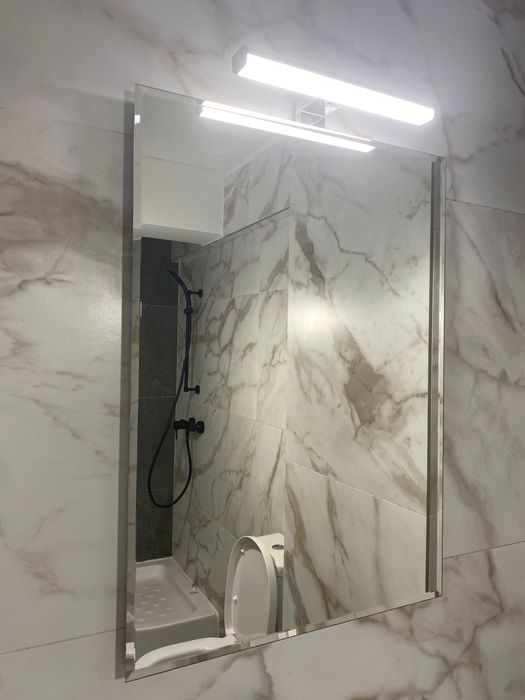 Oglinda baie 50x70 cm + lampa LED (noi, nefolosite)
