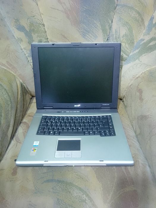 Продам ноутбук Acer без блока питания