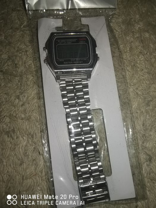 Ceas electronic in stil vintage