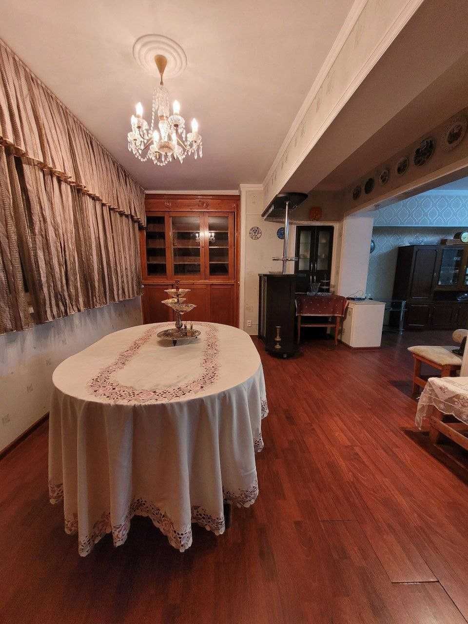 Продается на Ц-1 Детский мир 5 ком 5 этаж