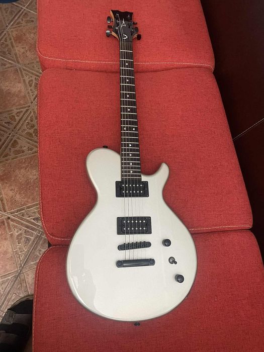 Продавам електрическа китара “Dean”