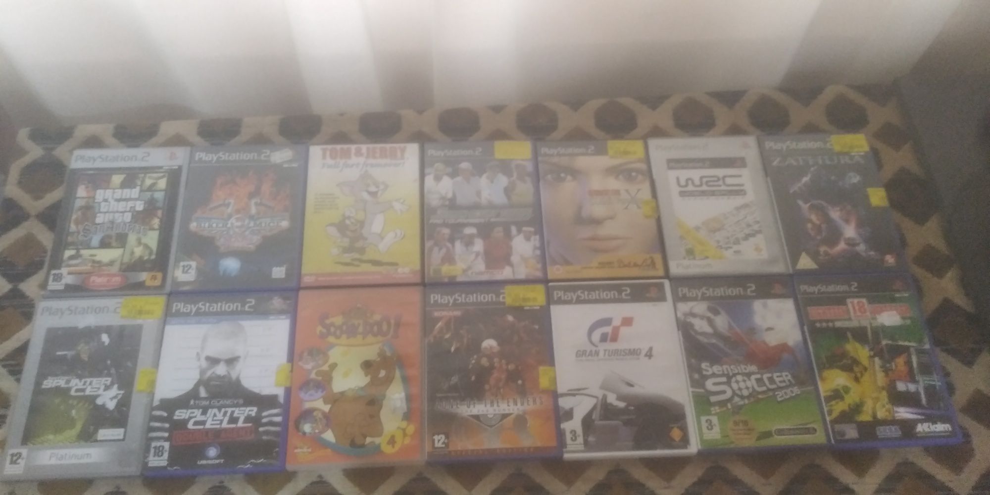 Vând PlayStation 2 + 7 jocuri