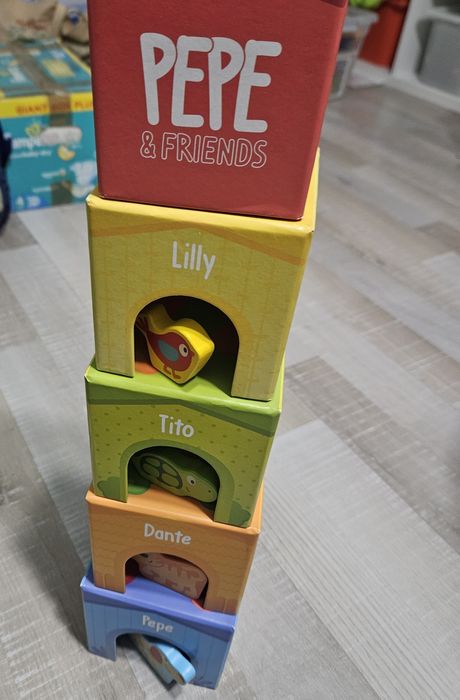 Кула с дървени животинки Hape