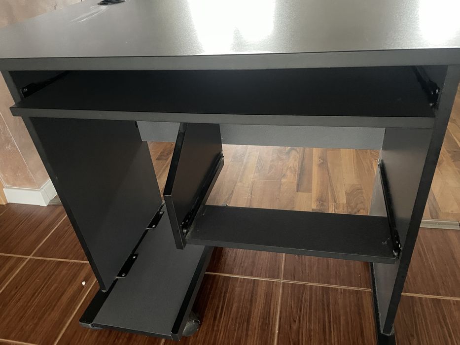 Birou gri cu negru - stare foarte bună