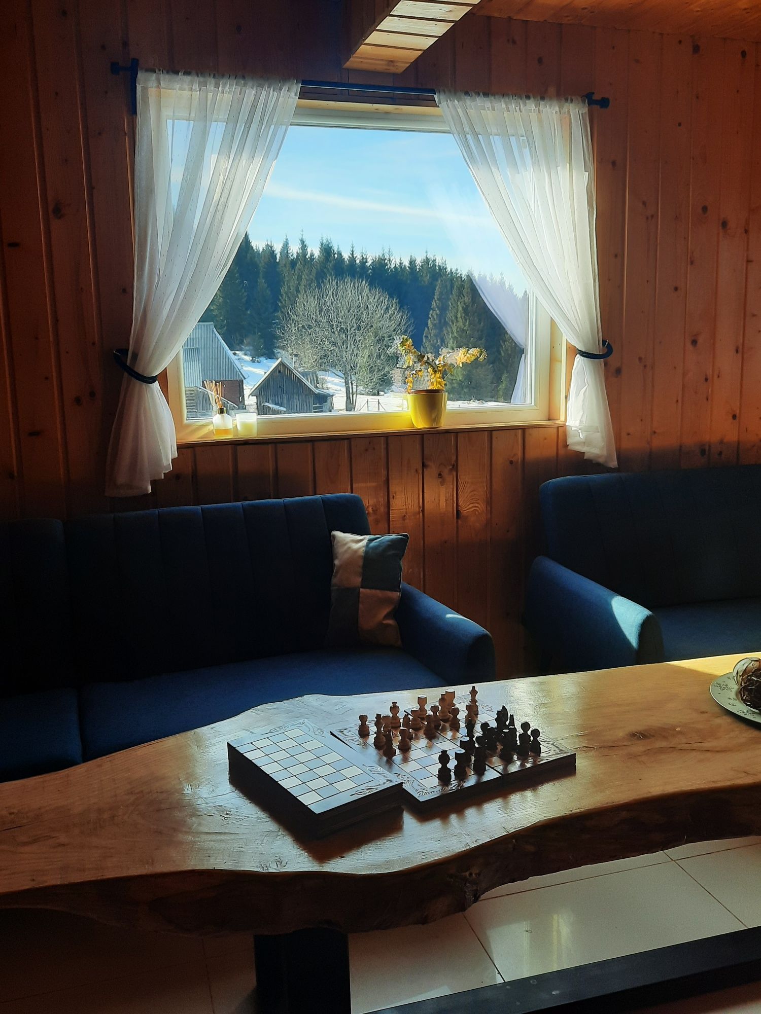Cabana  cu ciubar de inchiriat  zona belis dealu botii