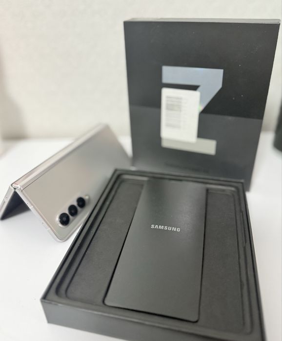 Продам телефон samsung z fold 3