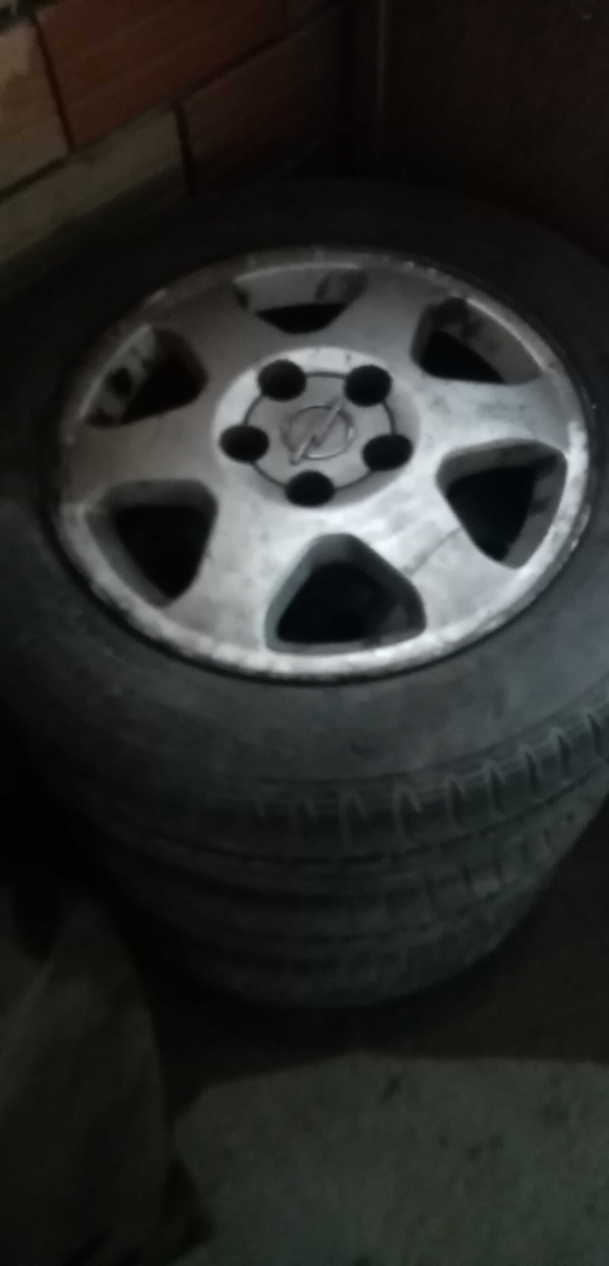 Продавам джанти с гуми
