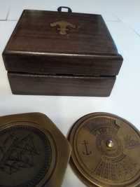 Бронзов компас с вечен календар с дървена ретро кутия
