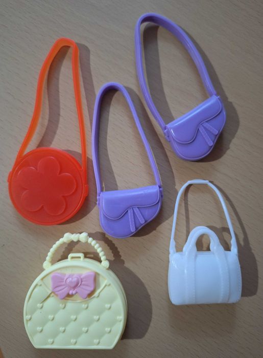 Дрехи и аксесоари за кукли Барби