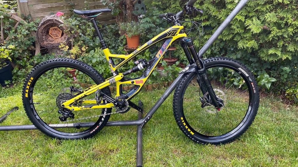 YT Capra CF Pro 2017