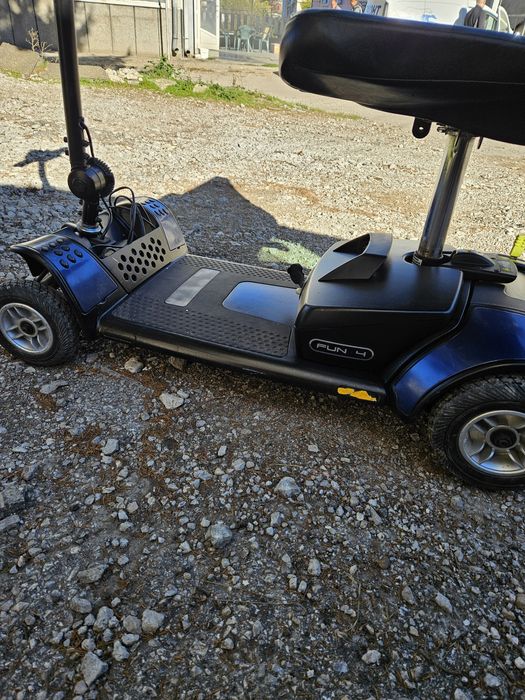 Електрически скутер за трудноподвижни хора и инвалиди