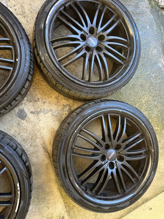 Jante Alutec negre echipate cu anvelope Kumho în stare bună