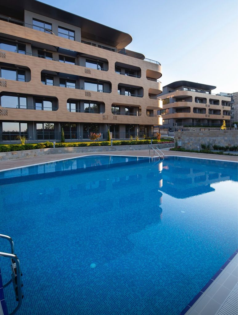 Продава се Четиристаен апартамент в Варна, Базар Левски - 151 кв.м за 2848 €/кв.м - Снимка #2