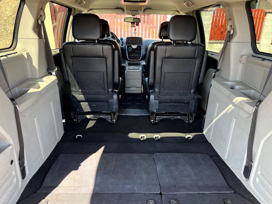 minibus Lancia Voyager 7 locuri