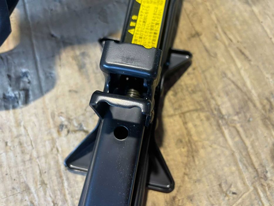 Авто Крик Авариен Крик за Toyota Prius Оригинал