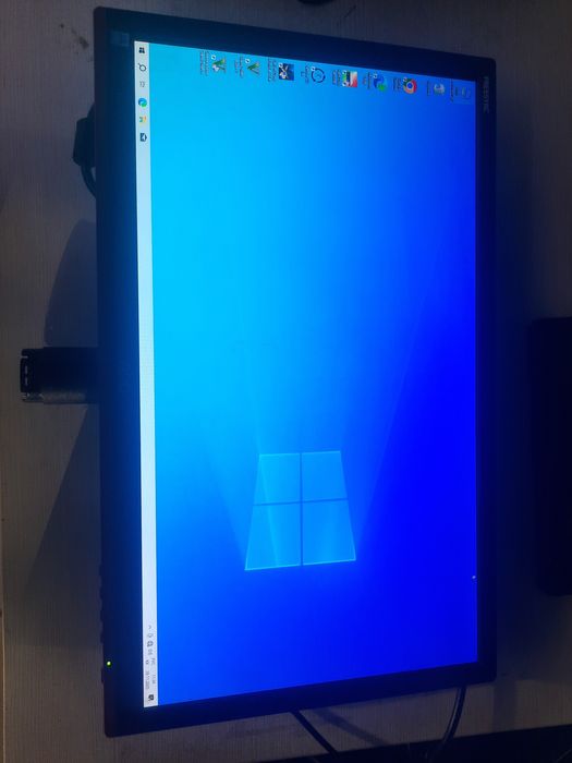 Большой Монитор для Видеонаблюдения. Со всеми проводами