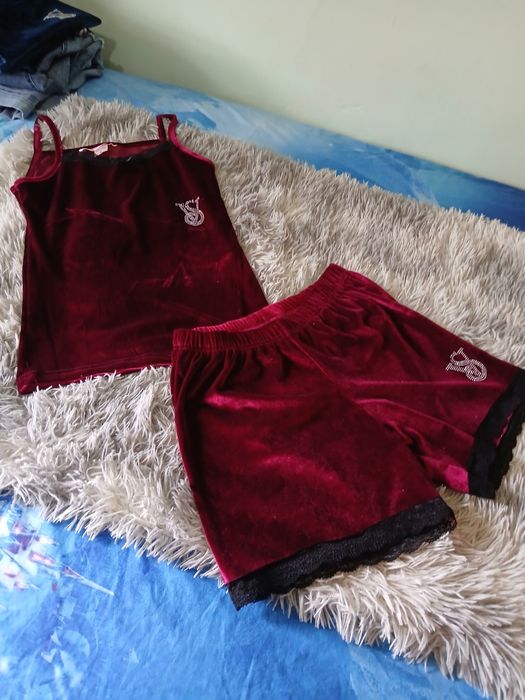 Pijama dama,catifea,noi cu eticheta,VS