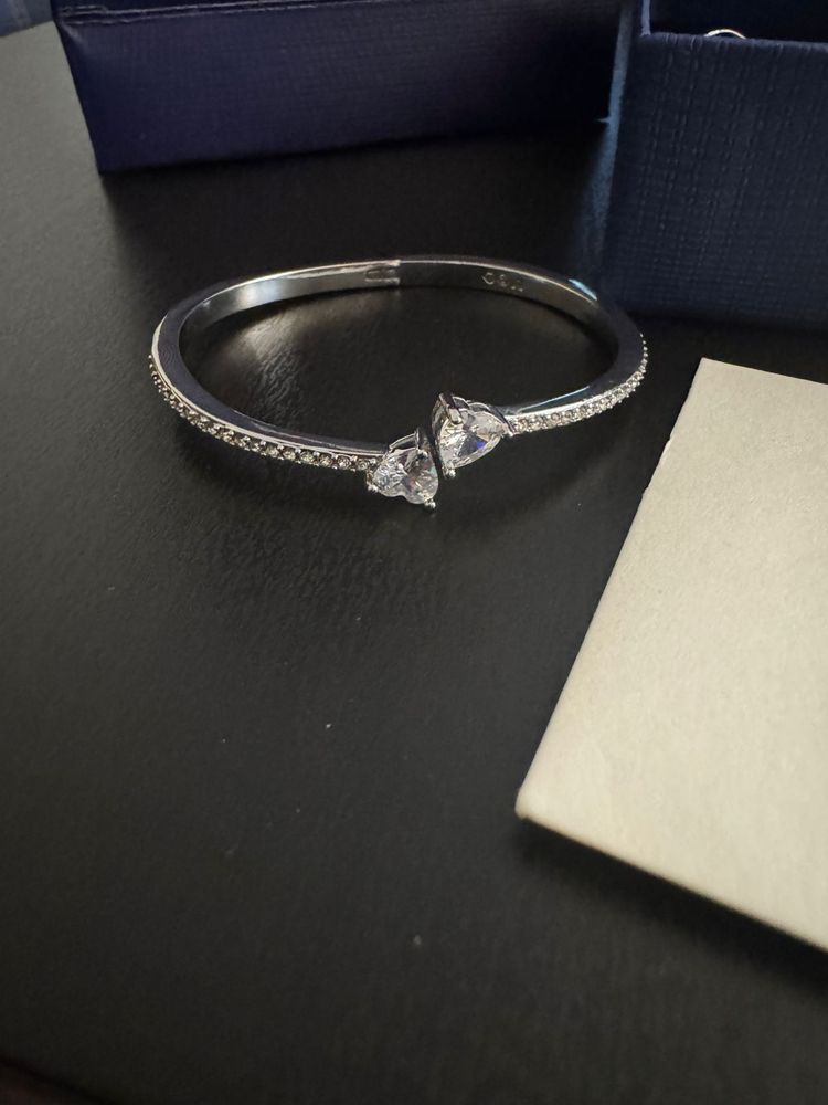 Mesmera bangle Heart, White, Rhodium plated -  Сваровски гривна