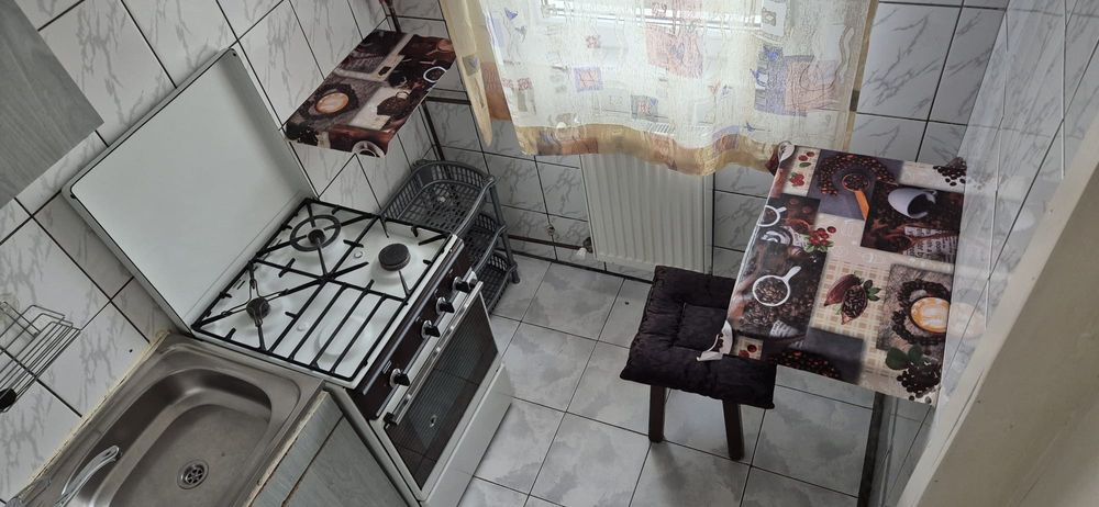 Închiriez garsoniera decomandata