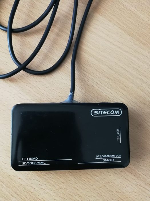 Vând Memory Card Reader USB 2.0 (Cititor de carduri)