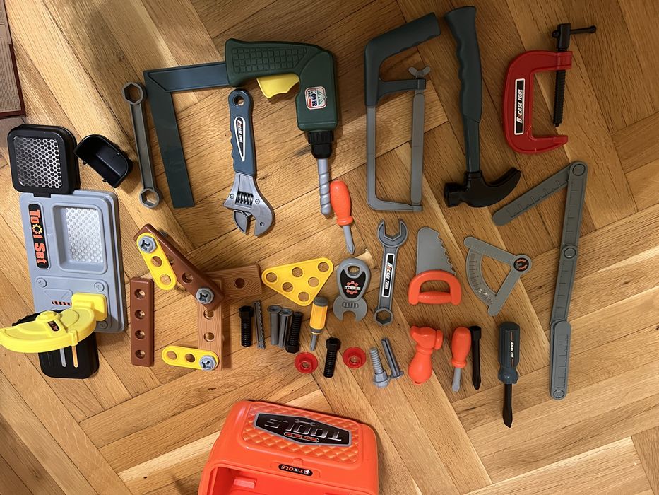 Куфар работилница с инструменти