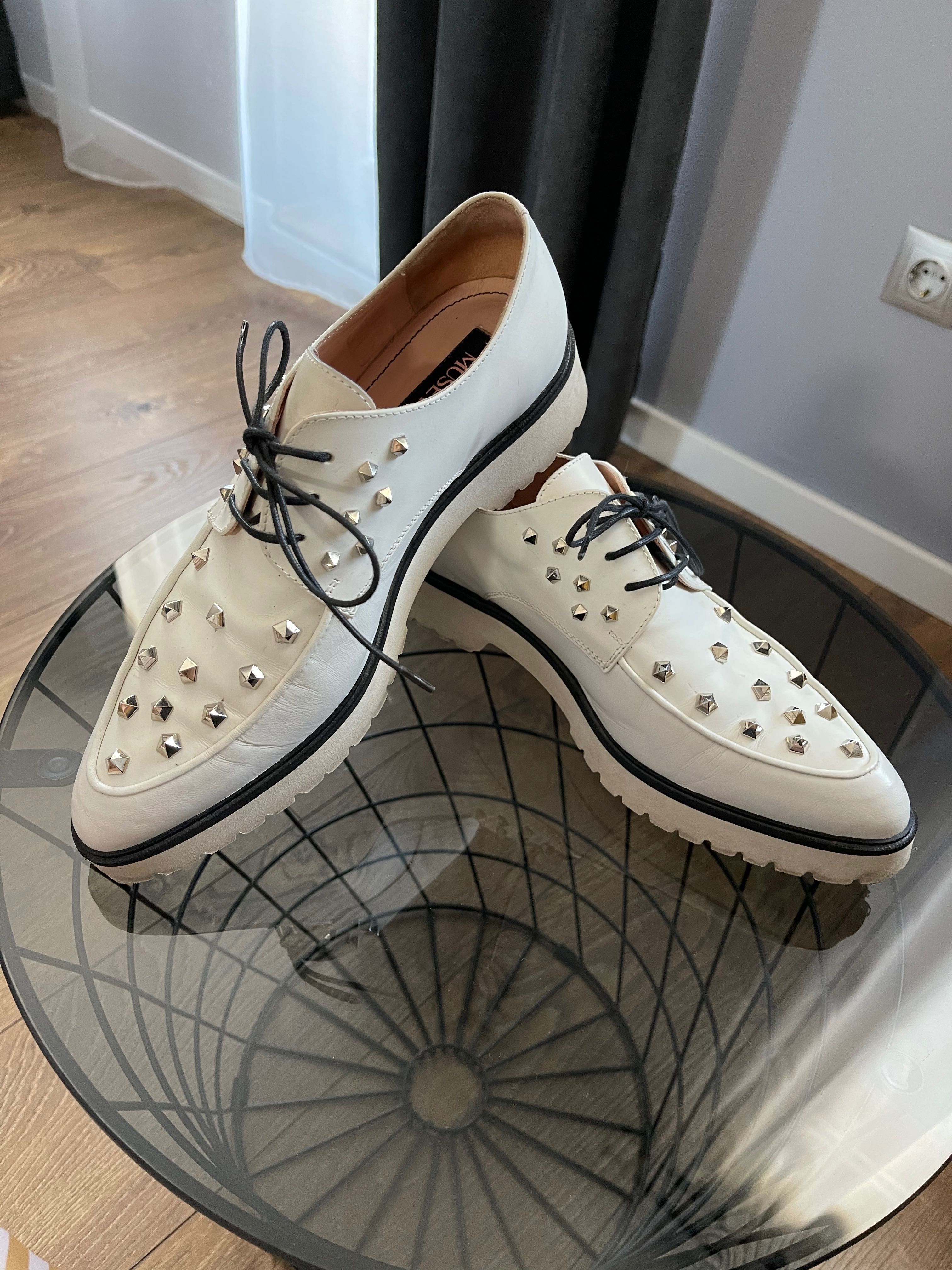 Разпродажба обувки MUSSETE, NIKE, Converse от 15 лв, номер 38 и 39