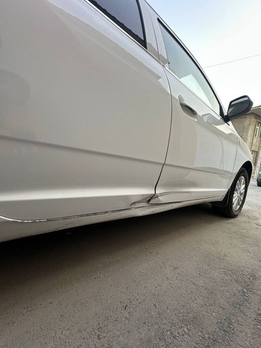 Холати яхши бир кол хайдалган битта пароги бн эшигини тегида мятина бо