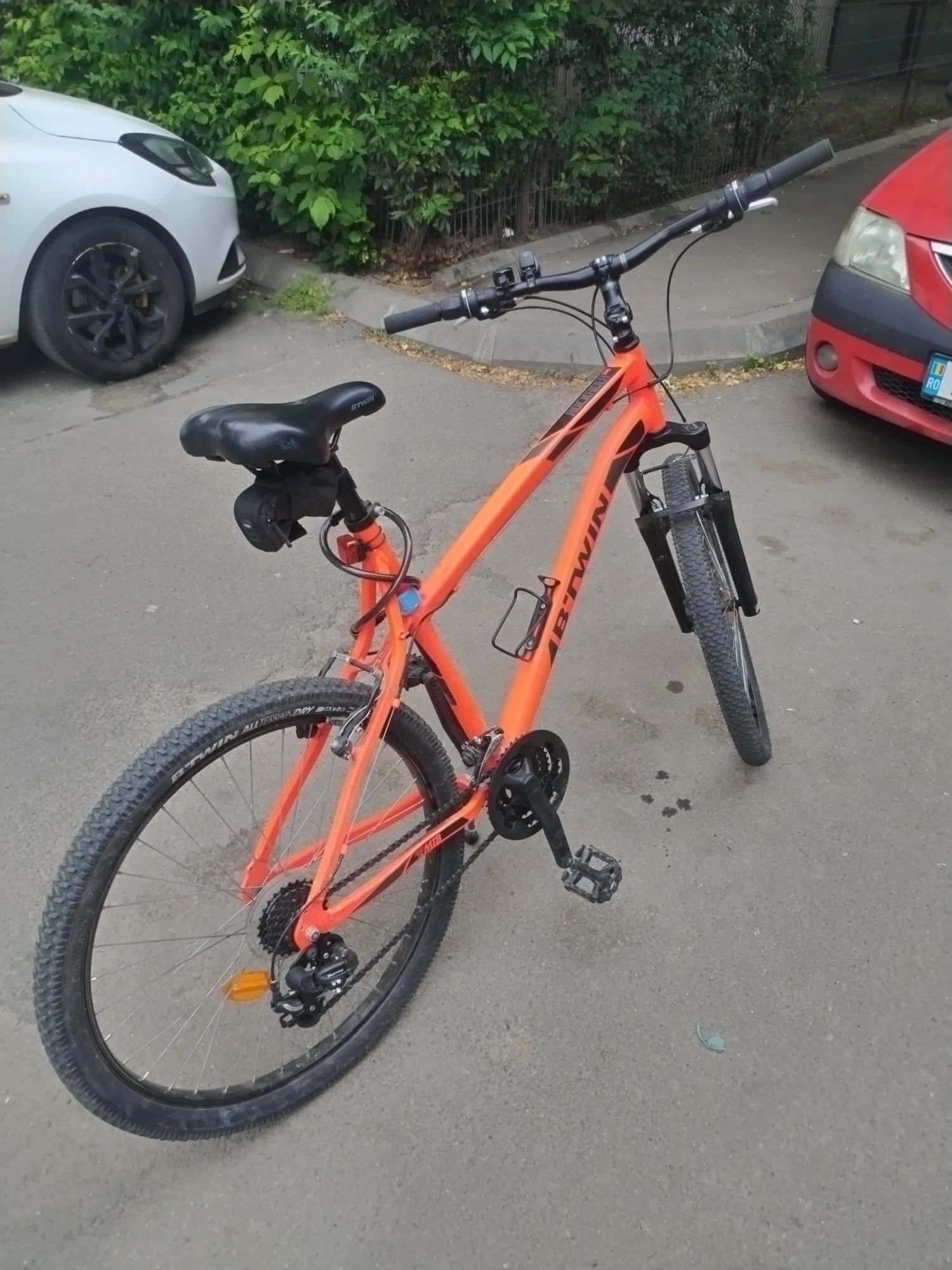 Bicicleta de teren B-twin, 21 de viteze, antifurt, funcționează perfec