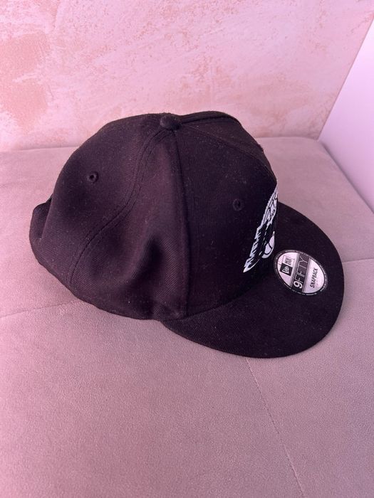 Шапка с козирка на NEW ERA