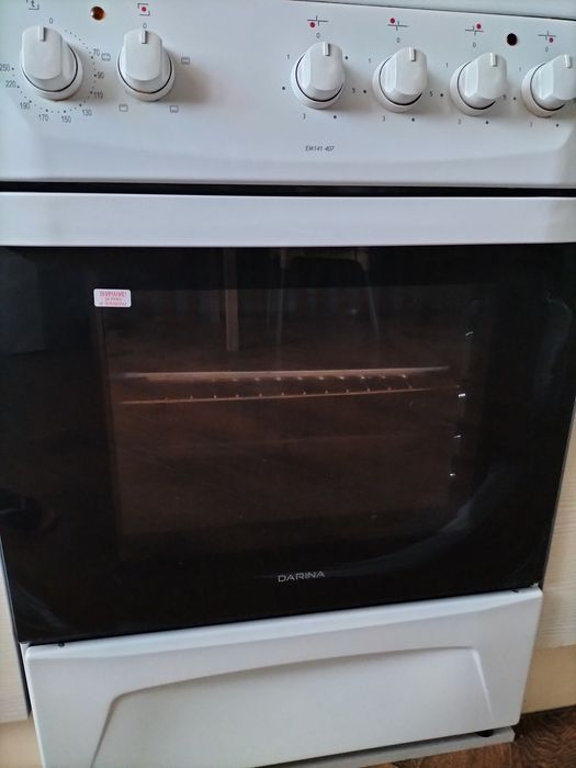 Продам электроплиту (Россия) на 4 конфорки