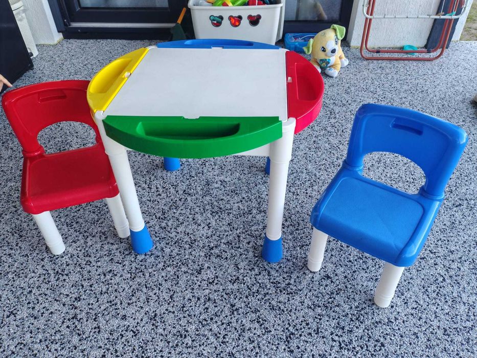 Măsuță cu două scăunele