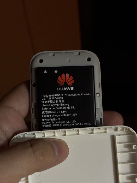 Router portabil huawei ( sim )