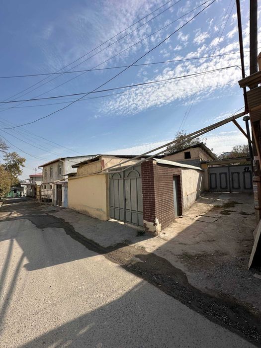 шахар марказида 4 хонали 2,5сотокдан иборат булган ховли сотилади