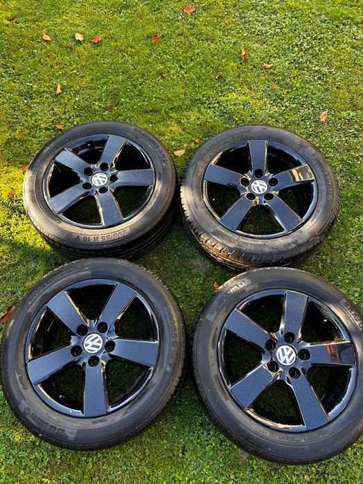 Set 4 Jante Volkswagen R16 cu anvelope 205/55R16 în stare bună, ET50