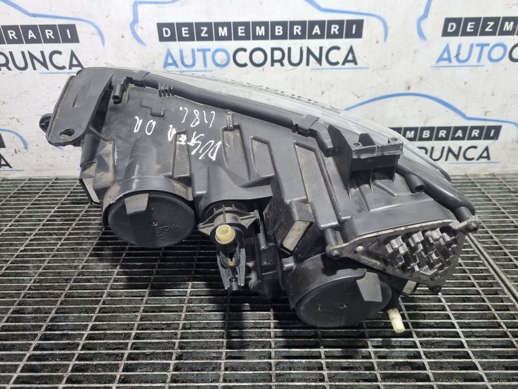 Far Dreapta Dacia Duster II 2018 - 2021 SUV 5 Usi (1181) Fara xenon PRINDERE RUPTA