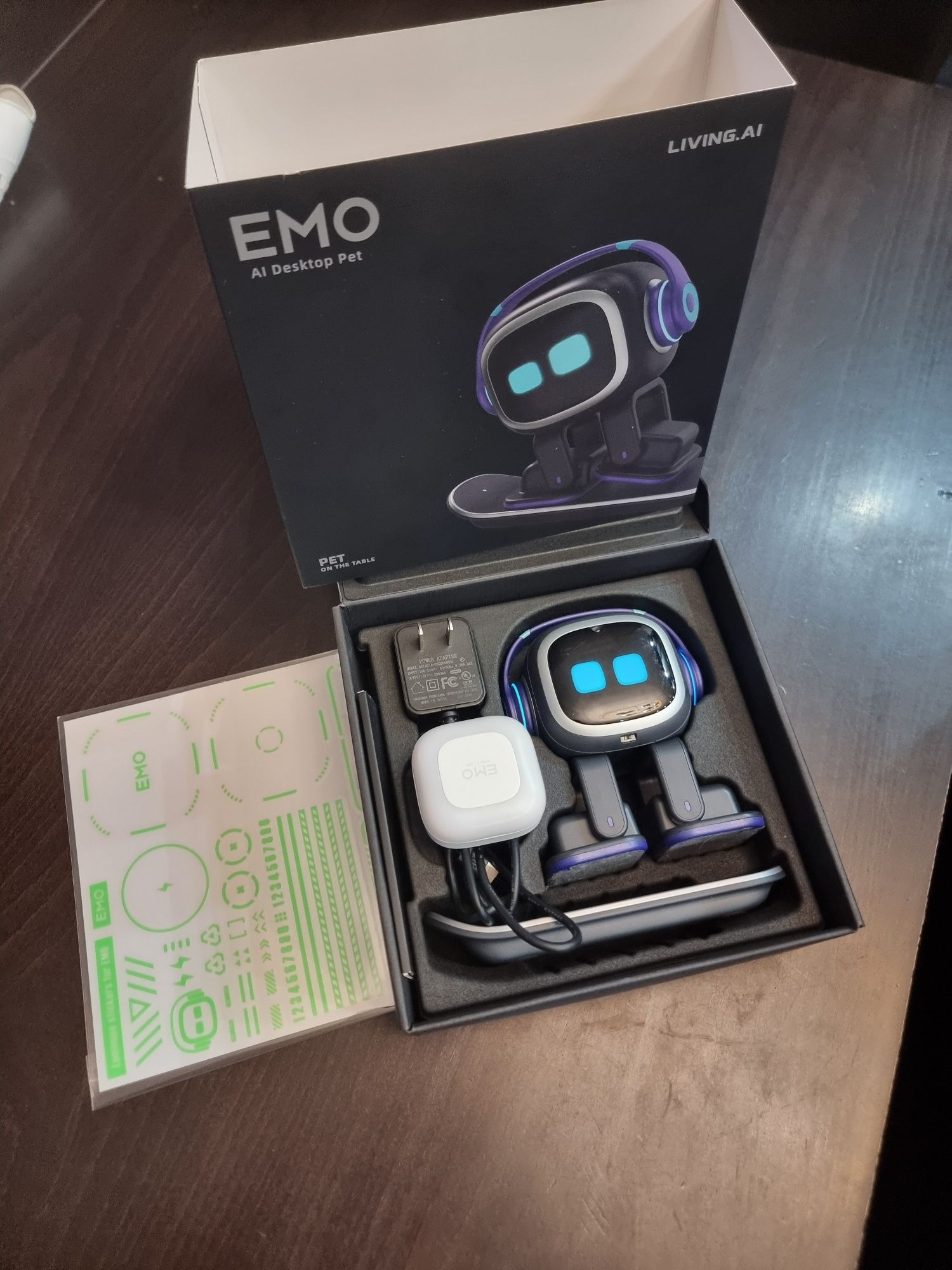 EMO Robot.  Продава