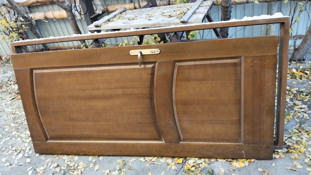 Продам дверь деревянную