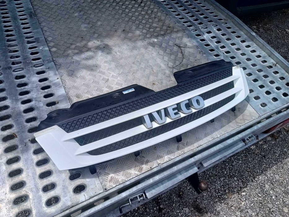 Оригинална бяла решетка/маска за Iveco Daily до 2012г.