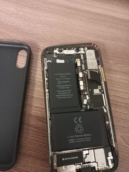 iPhone 10  не включается