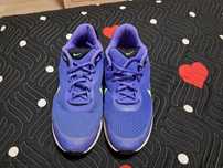 Adidasi NIKE. 38.5