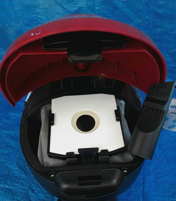 Aspirator compact DAEWOO cu sac permanent NOU - 195 Lei