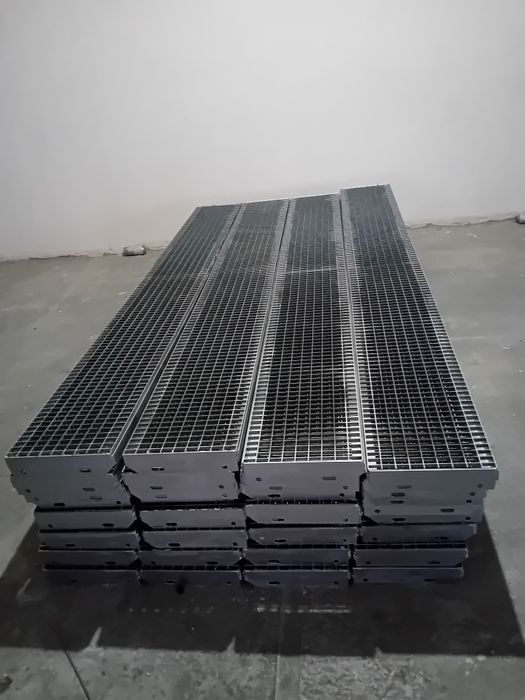 Scara metalica zincata 4mm grosime noi transport inclus