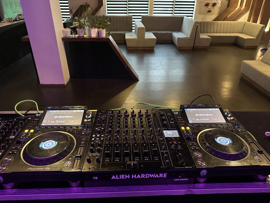 CDJ 3000 cu v10 sau CDJ2000nxs2 cu xone92/96