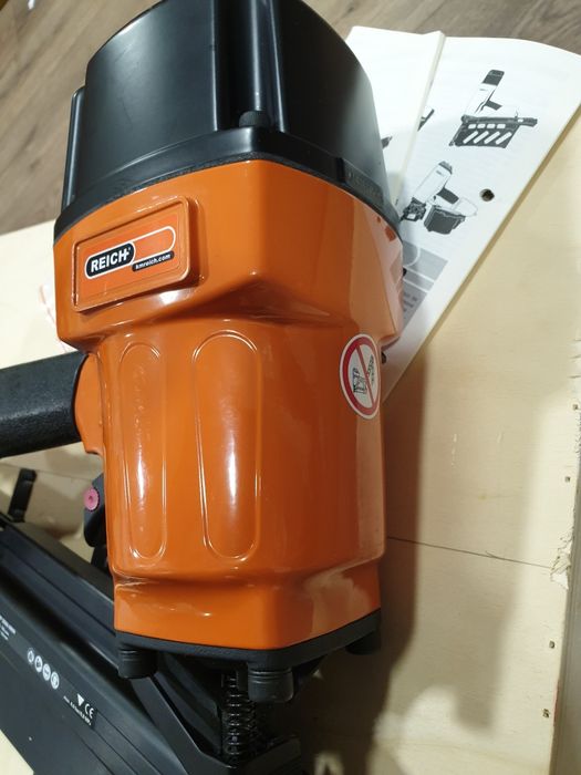 Vand pistol pneumatic pentru cuie in banda la 20⁰ Reich 3555 ca nou