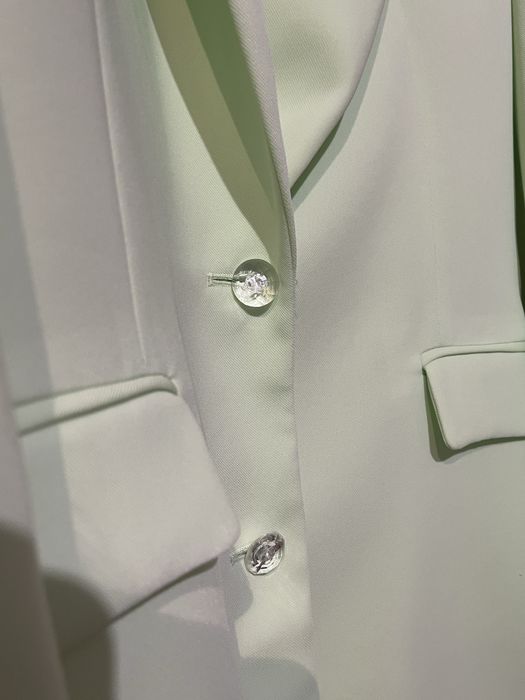 Цвят лайм сако от  Zara