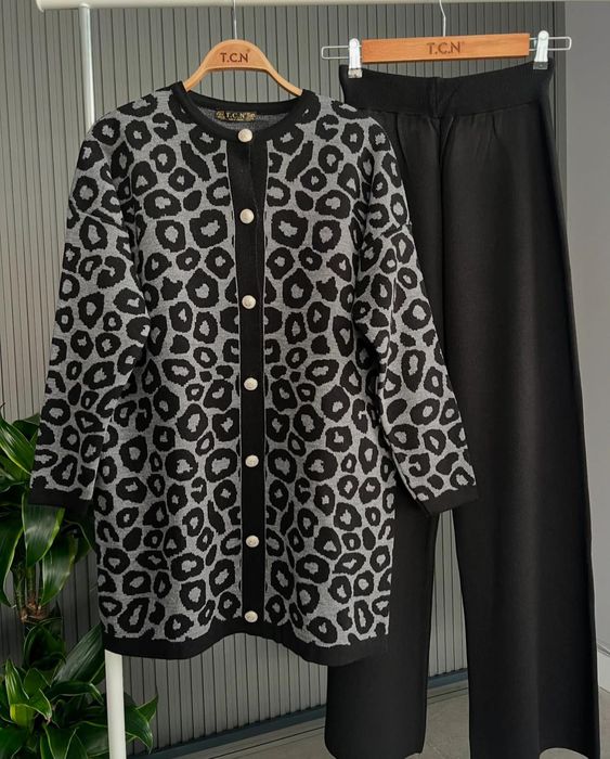 Дамски плетени комплекти.